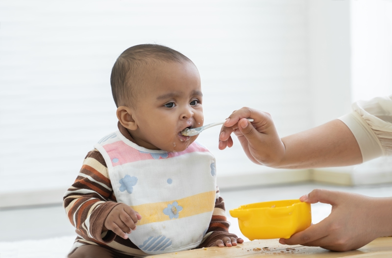 When are babies ready to eat solid foods?