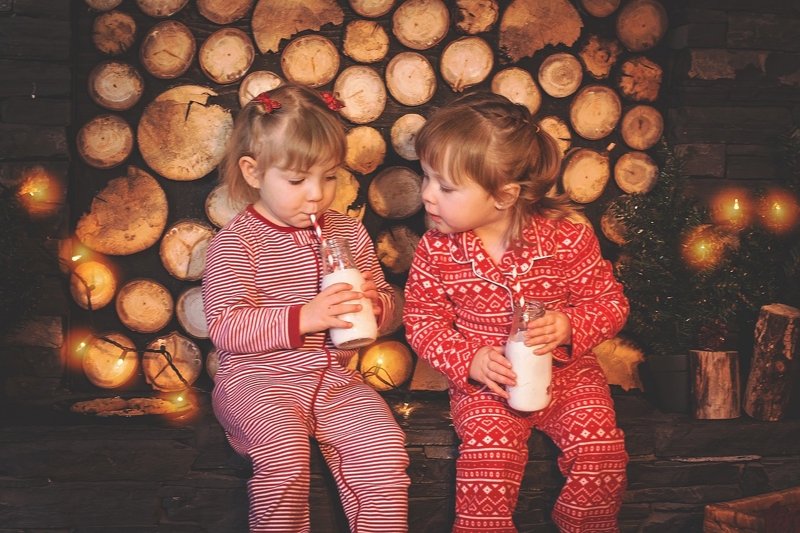 When is it recommended to introduce cow’s milk into a baby’s diet