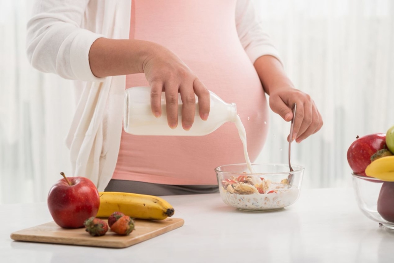 Pourquoi les programmes prénataux offrent-ils du lait aux femmes enceintes vivant en situation de vulnérabilité ?