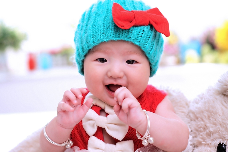 At what age should a premature baby begin to eat complementary foods?