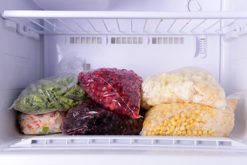 How to freeze and thaw food safely?