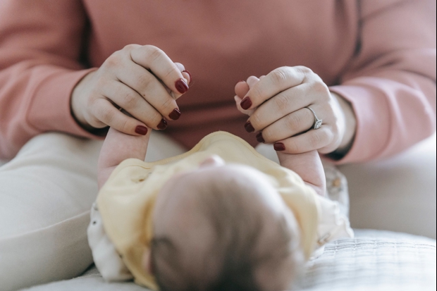 Is it recommended to voluntarily lose weight during breastfeeding?