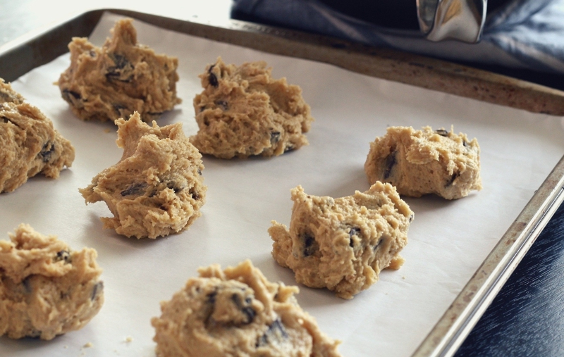 Est-ce que je peux manger de la pâte à biscuit crue pendant la grossesse?